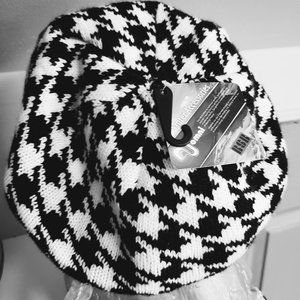 BSB NEW Jomni Winter Accessory Black & White Hat